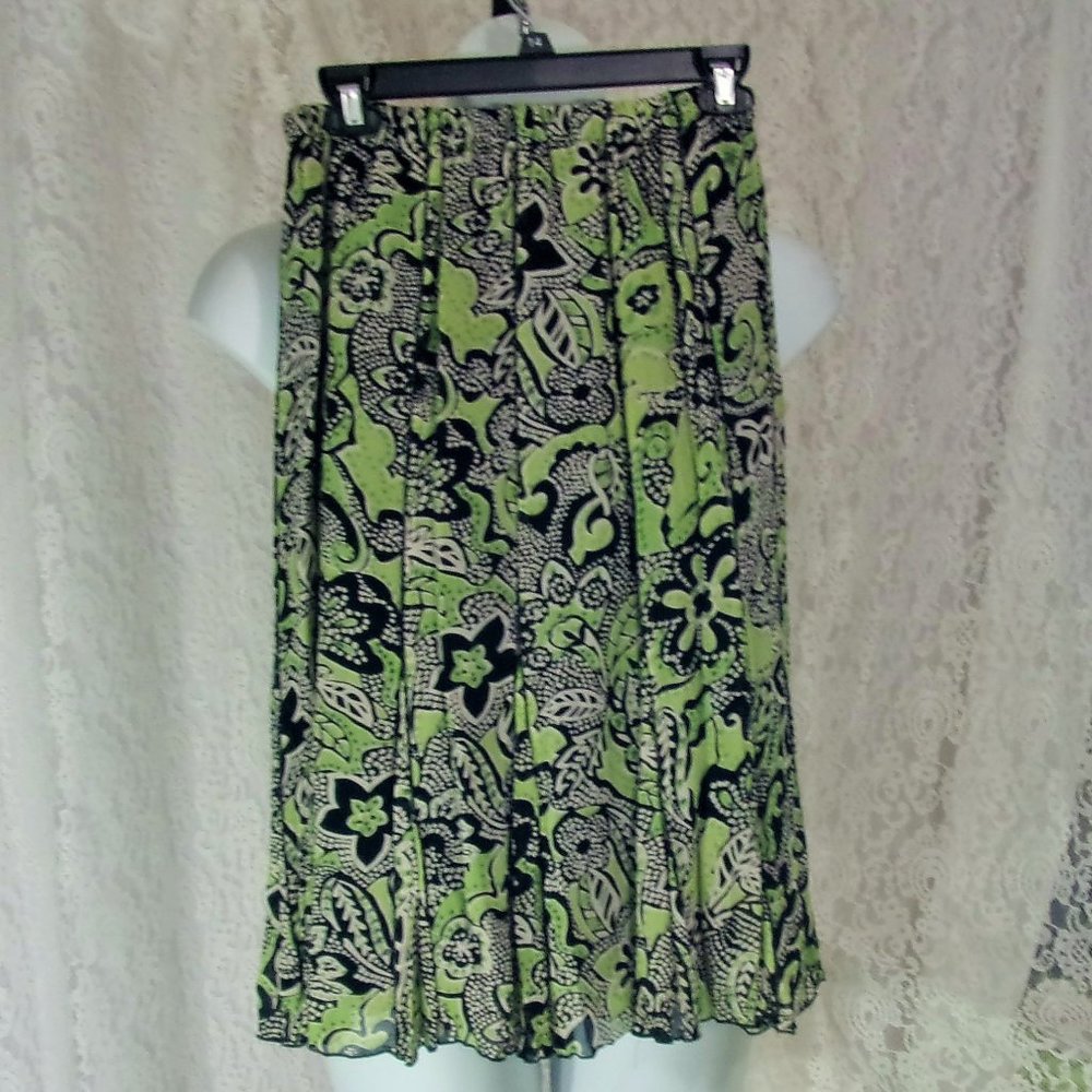 Midi/Maxi Skirt in Black and Green Print Flirty